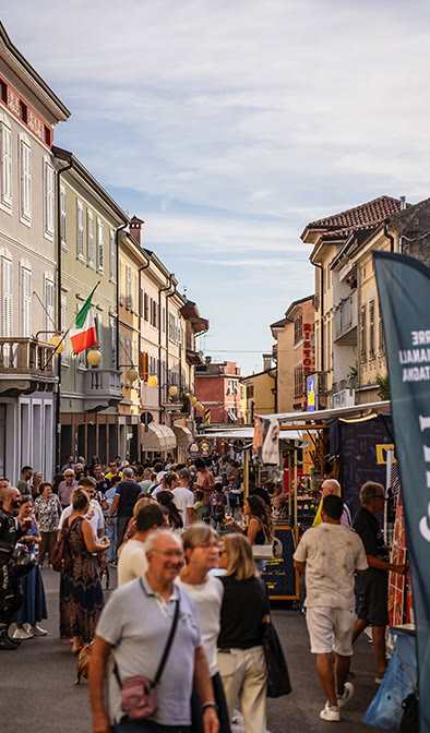 Visitatori in centro a Cormòns