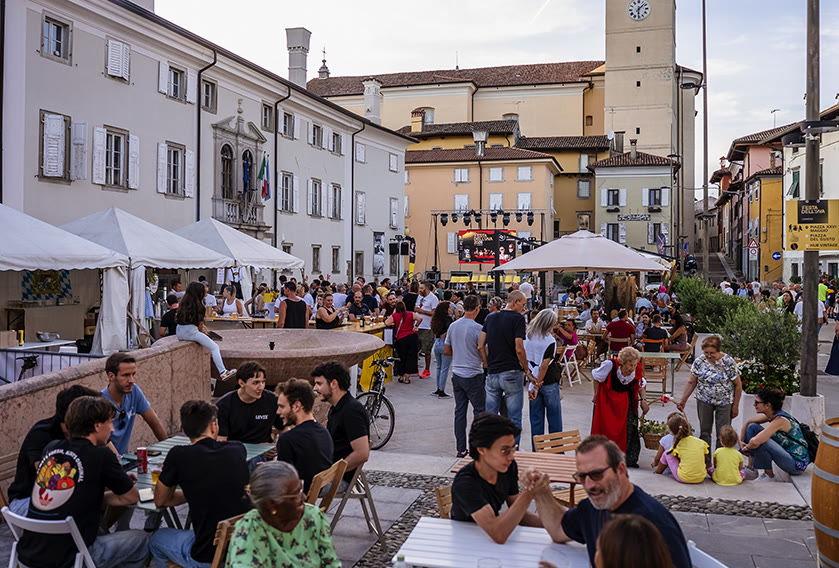 Visitatori alla Festa dell'Uva di Cormòns
