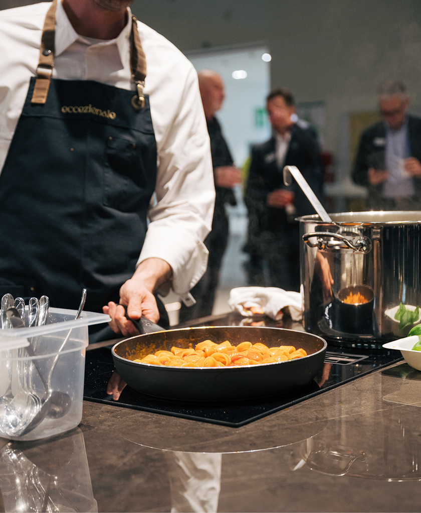 Case study FGV: vista della cucina con cassetti Cervino allestita nello stand Interzum