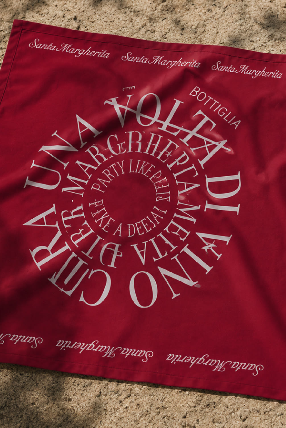 Bandana Santa Margherita con lettering C'era una volta bottiglia di vino