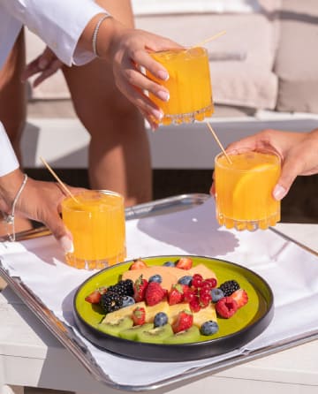 Allestimento del CBC Beach Club fotografato all’alba