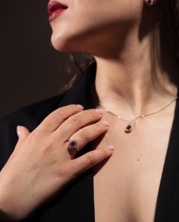 Dettaglio di gioiello protagonista del concept Le Visage