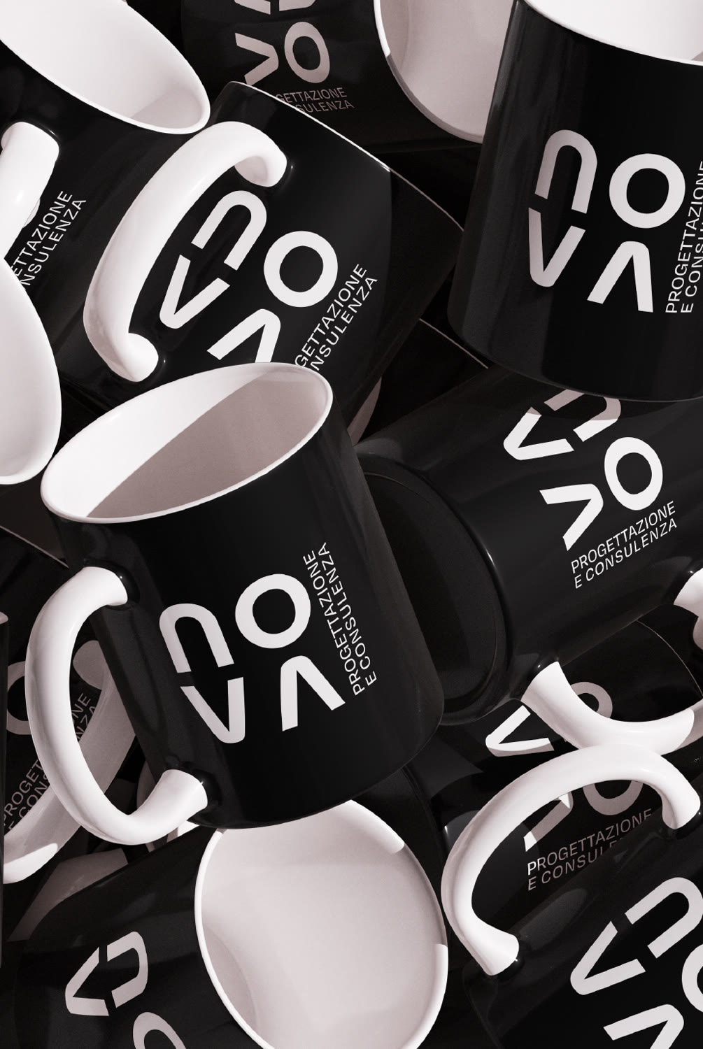 Tazze mug nere con il logo NOVA