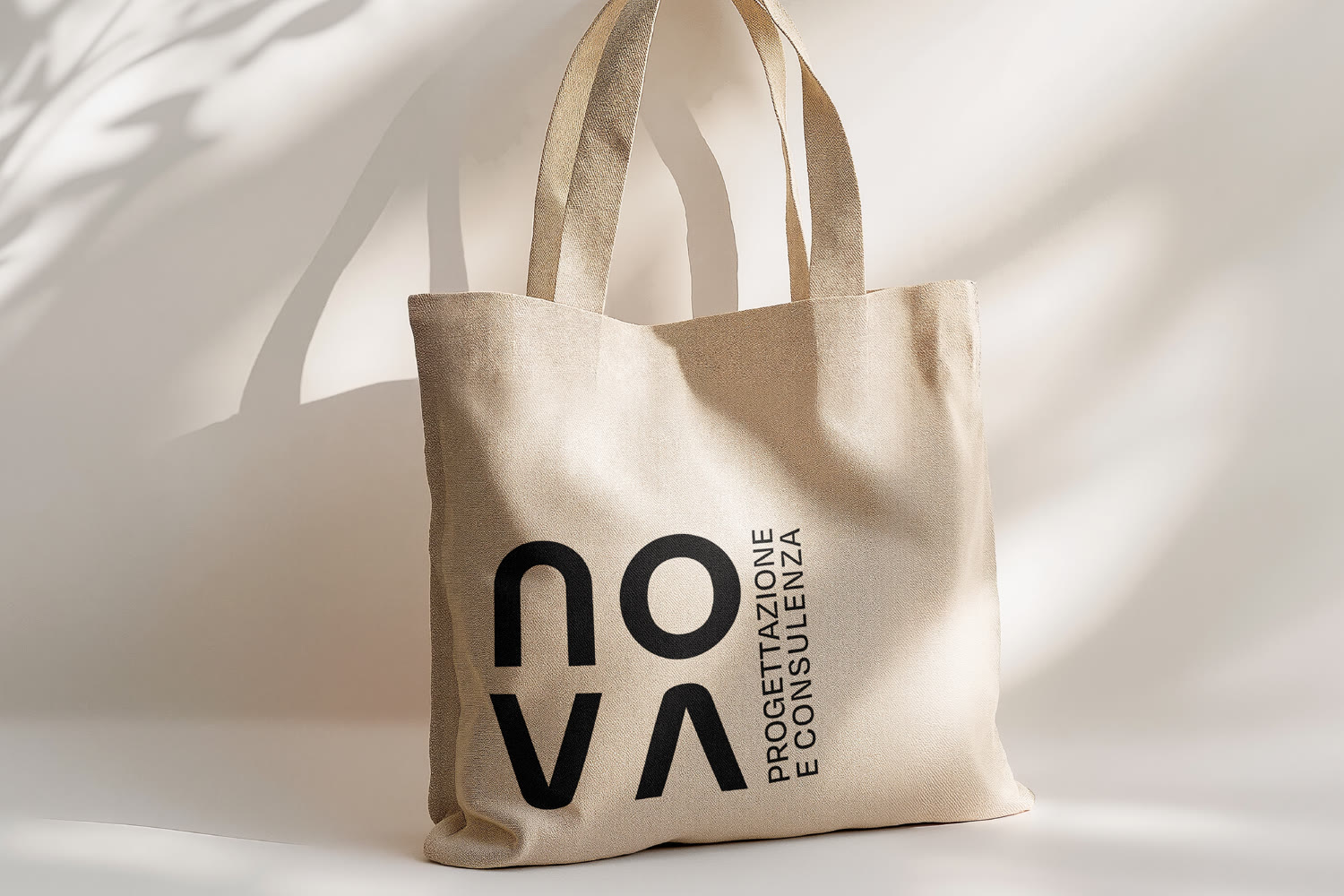 Tote bag con il logo NOVA progettazione e consulenza