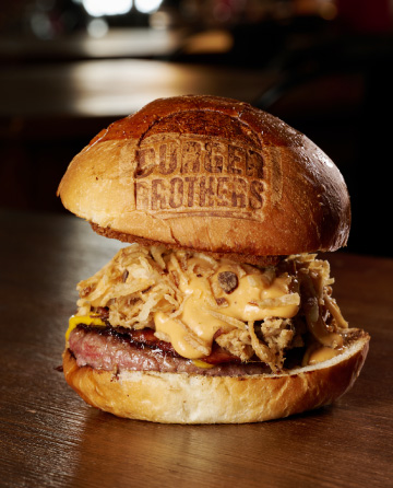 Close-up burger per contenuti social Burger Brothers